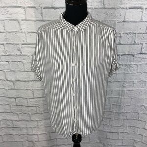 Universal Thread button down short sleeve collar blouse B&W sz Med women
